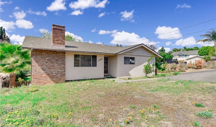 1360 E Fallbrook St, Fallbrook, CA 92028 - 3 Beds, 2 Bath