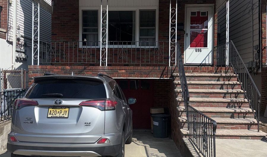 696 AVENUE E Floor 1, Bayonne, NJ 07002 - 3 Beds, 1 Bath