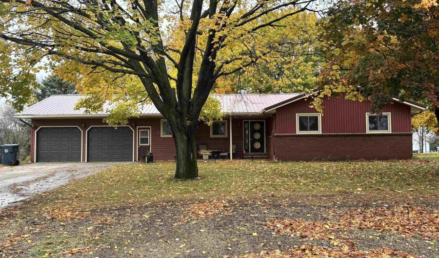 107 Golf Course Dr, Armstrong, IA 50514 - 3 Beds, 2 Bath