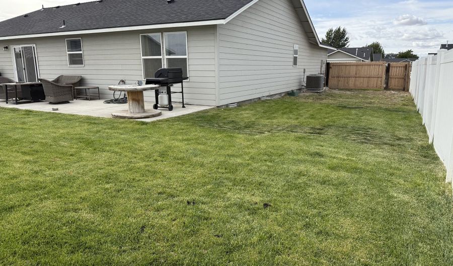 213 RIVER RIDGE Dr, Boardman, OR 97818 - 3 Beds, 2 Bath