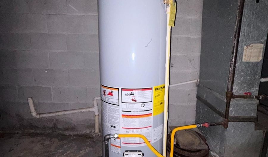 1214 N WOODYEAR St, Baltimore, MD 21217 - 3 Beds, 2 Bath