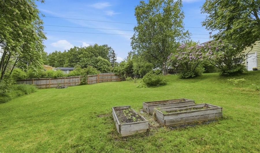 2260 Tasha Dr, Anchorage, AK 99502 - 5 Beds, 3 Bath