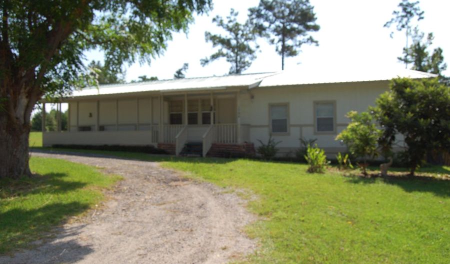 1706 Tennessee St, Alford, FL 32420 - 3 Beds, 2 Bath