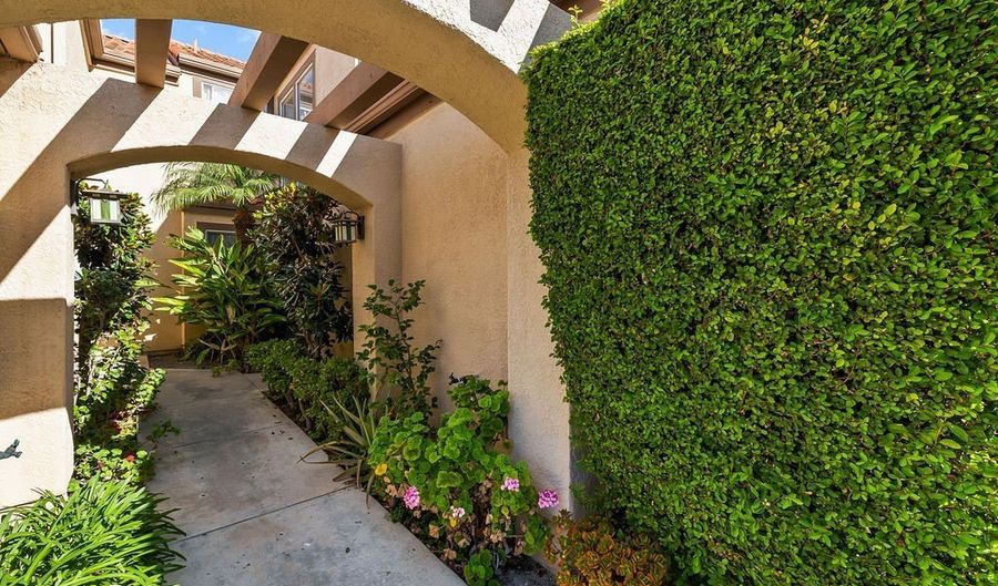 95 Via Athena, Aliso Viejo, CA 92656 - 2 Beds, 2 Bath