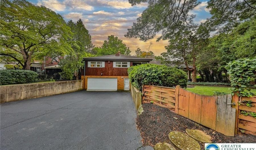 2739 W Liberty St, Allentown, PA 18104 - 4 Beds, 4 Bath