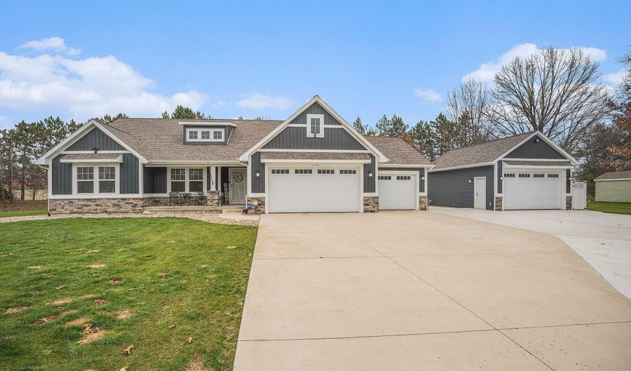 1749 Fairview Dr, Allegan, MI 49010 - 4 Beds, 4 Bath