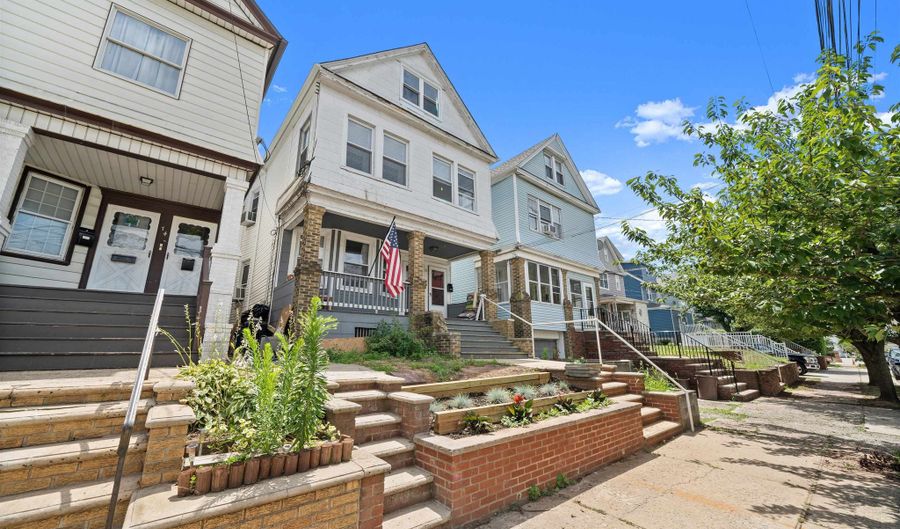 76 W 6TH St 2, Bayonne, NJ 07002 - 3 Beds, 1 Bath