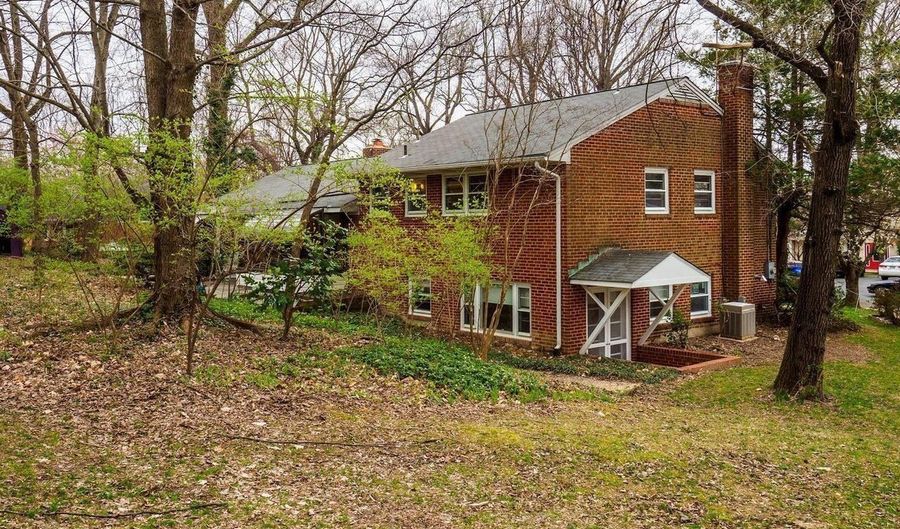 5704 RADNOR Ct, Bethesda, MD 20817 - 4 Beds, 3 Bath