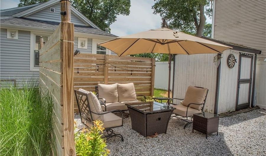 12 N Shore Dr, East Providence, RI 02915 - 5 Beds, 3 Bath