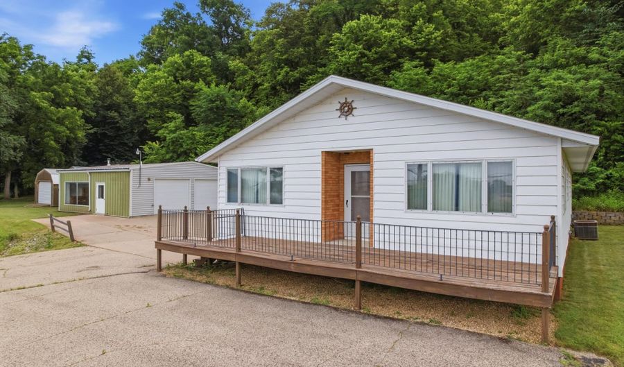 140 N State Road 35, Alma, WI 54610 - 3 Beds, 3 Bath
