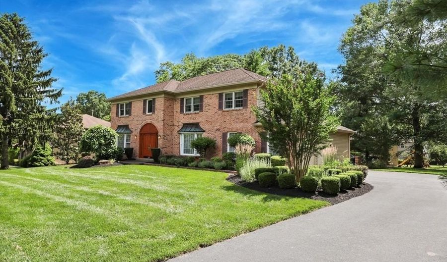 15 BETH Dr, Ambler, PA 19002 - 4 Beds, 4 Bath