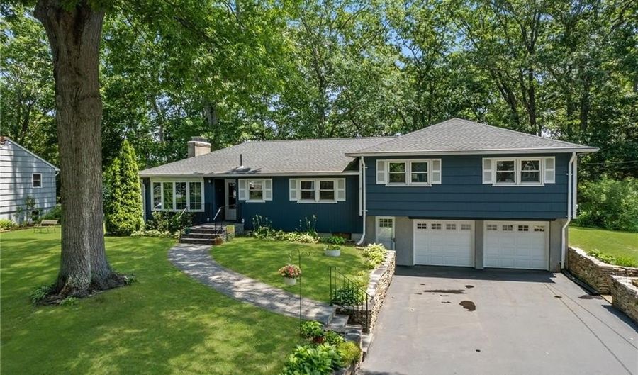 103 BIRCHWOOD Dr, North Kingstown, RI 02852 - 3 Beds, 3 Bath
