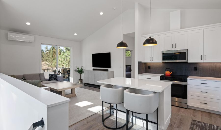 202 NW Thurston Ave, Bend, OR 97703 - 4 Beds, 2 Bath