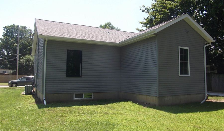 515 E Gilmore St, Angola, IN 46703 - 2 Beds, 2 Bath
