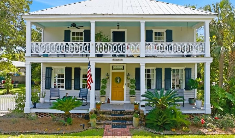 128 4th St, Apalachicola, FL 32320 - 4 Beds, 3 Bath