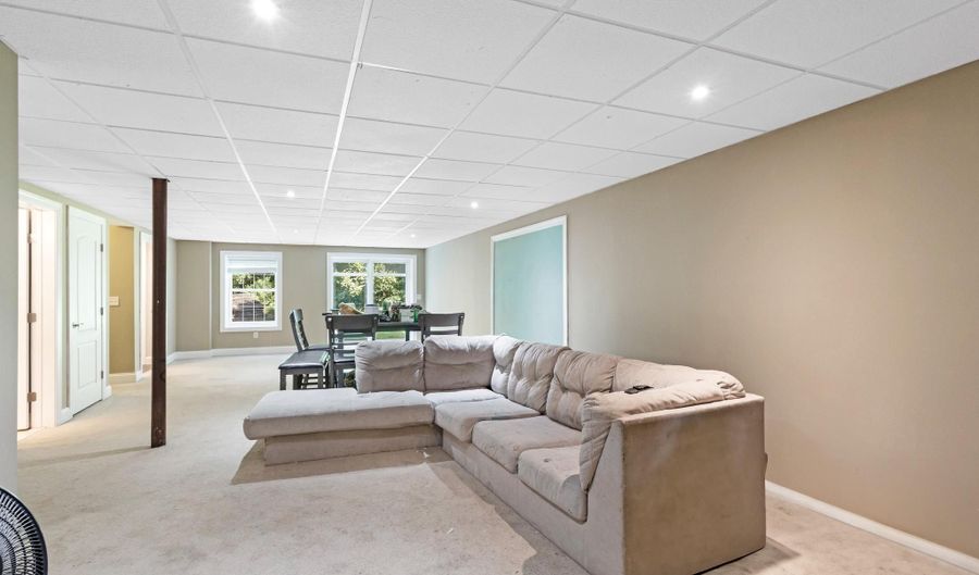 33015 FOREST KNOLL Dr, Laurel, DE 19956 - 3 Beds, 4 Bath