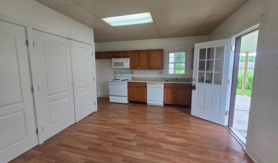504 Railroad Ave, Aurora, IN 47001 - 2 Beds, 1 Bath