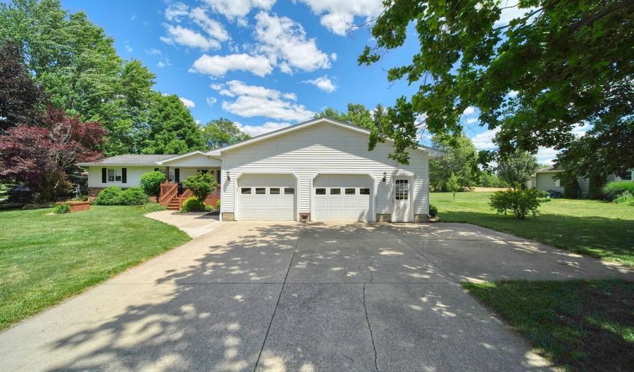 2943 Lee Marie Dr, Adrian, MI 49221 - 4 Beds, 3 Bath