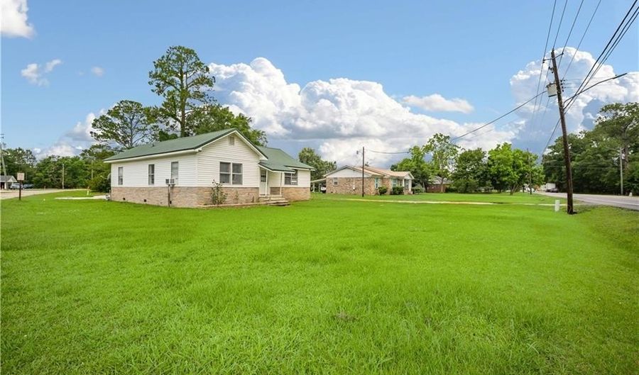 14240 Wintzell Ave S, Bayou La Batre, AL 36509 - 3 Beds, 1 Bath