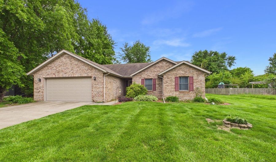 35 W Estate St, Anderson, IN 46013 - 3 Beds, 2 Bath
