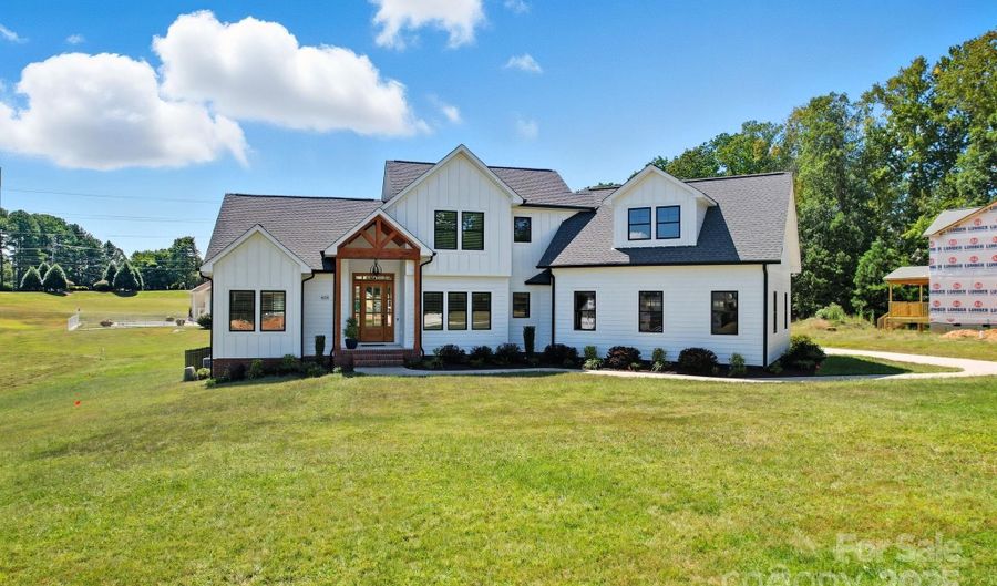 604 Muirfield Dr, Albemarle, NC 28001 - 4 Beds, 3 Bath