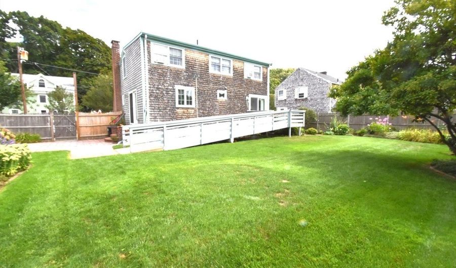 25 Foster Dr, Beverly, MA 01915 - 4 Beds, 2 Bath