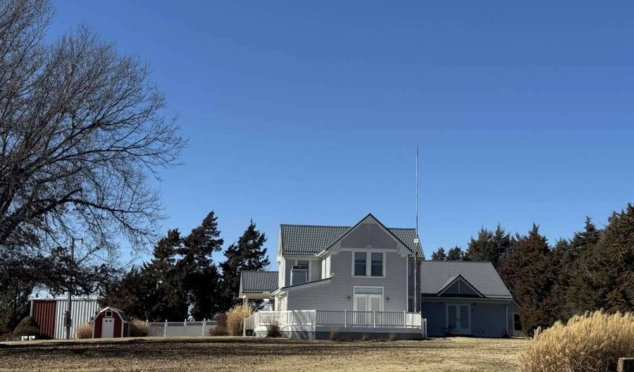 1091 Big Bear Rd, Barnes, KS 66933 - 4 Beds, 3 Bath