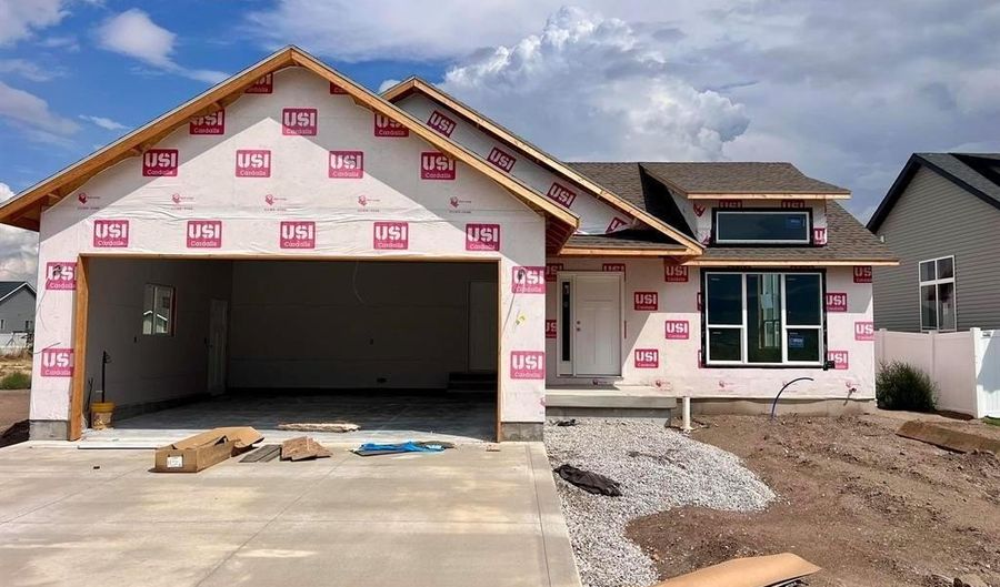 1082 Alpine Ave, Chubbuck, ID 83202 - 3 Beds, 2 Bath