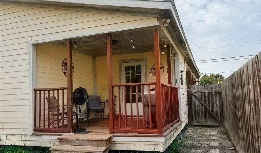718 Seabreeze St, Alice, TX 78332 - 3 Beds, 2 Bath