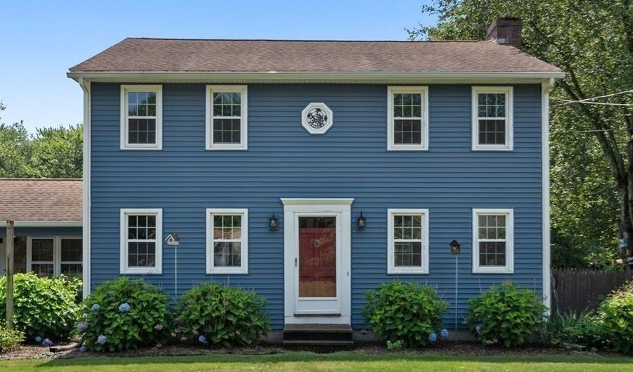 387 Southwick St, Agawam, MA 01030 - 4 Beds, 2 Bath