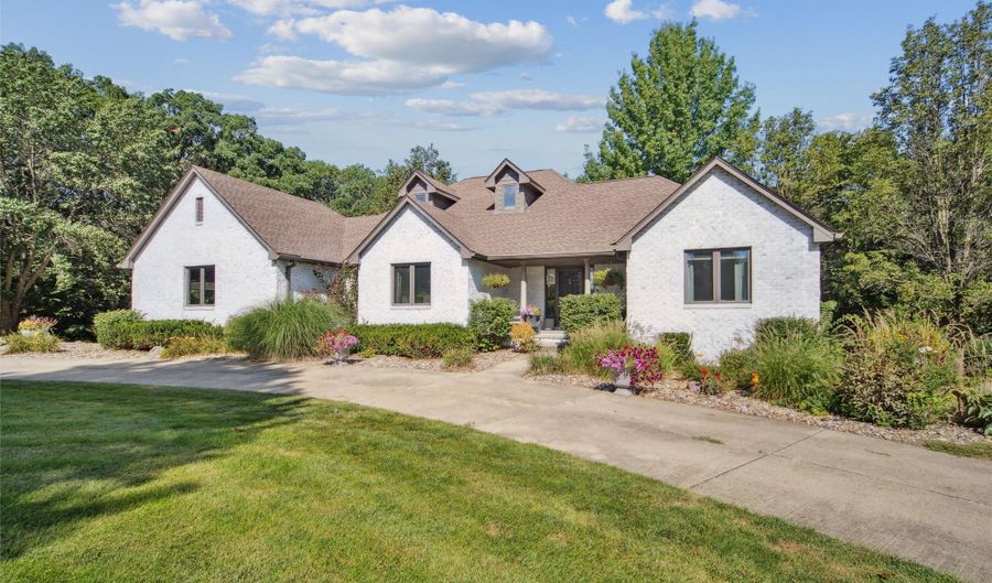 34089 Mill Creek Dr, Adel, IA 50003 - 4 Beds, 3 Bath