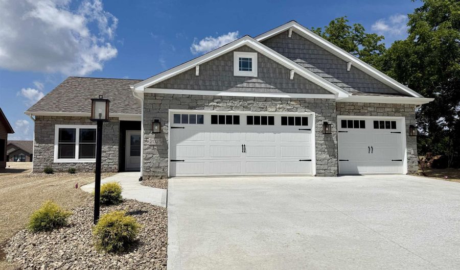 2025 Approach Dr, Auburn, IN 46706 - 3 Beds, 2 Bath