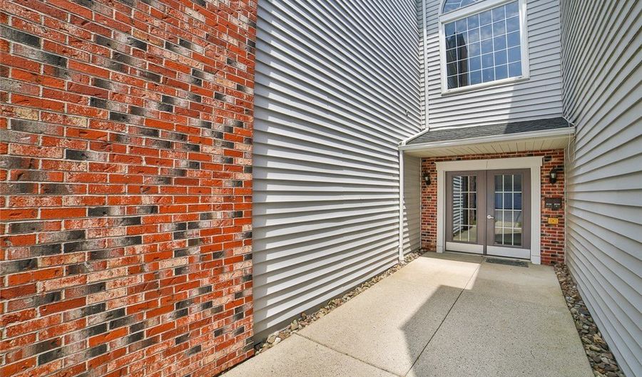 1185 Youngs Rd F, Amherst, NY 14221 - 2 Beds, 2 Bath