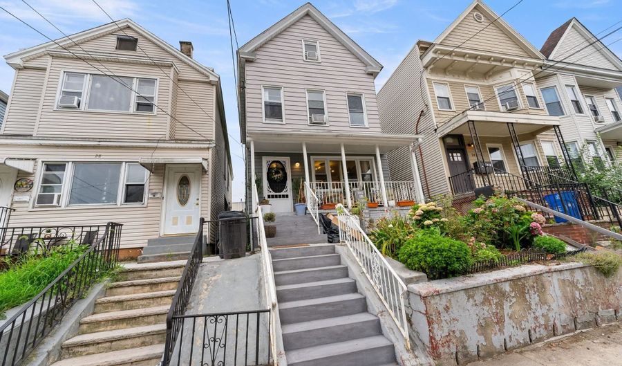 26 E 49TH St, Bayonne, NJ 07002 - 5 Beds, 2 Bath