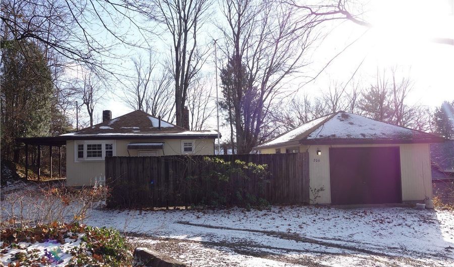 206 LAKOTA Ave, Akron, OH 44319 - 2 Beds, 1 Bath