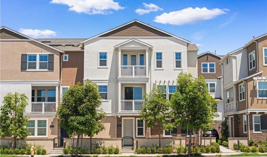 155 W LA PALMA Ave 2, Anaheim, CA 92801 - 2 Beds, 3 Bath