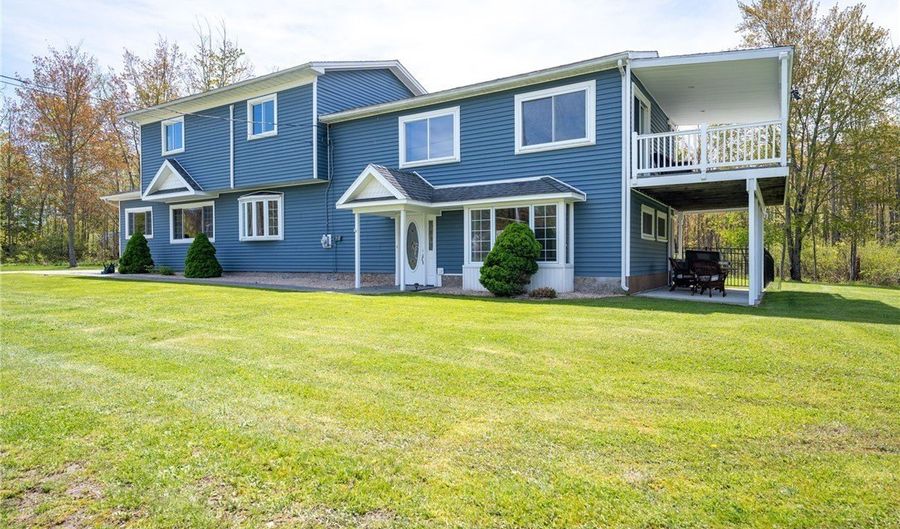 565 Laurel St, Angola, NY 14006 - 4 Beds, 4 Bath