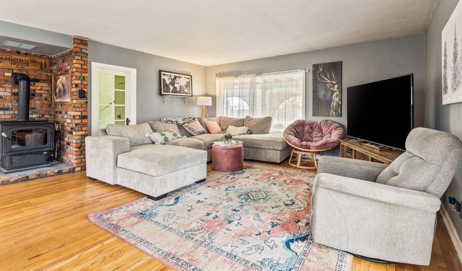 1917 Arthur St, Caldwell, ID 83605 - 5 Beds, 3 Bath