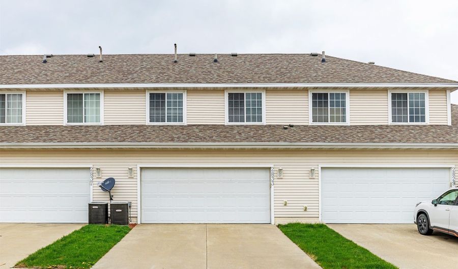 2833 Orinoco Ct SW, Altoona, IA 50009 - 3 Beds, 3 Bath