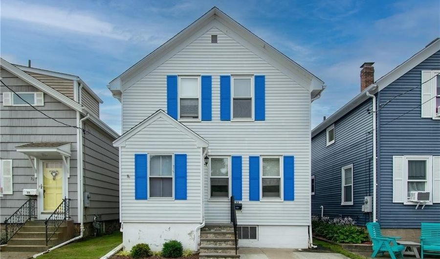33 Slocum St, Newport, RI 02840 - 3 Beds, 2 Bath