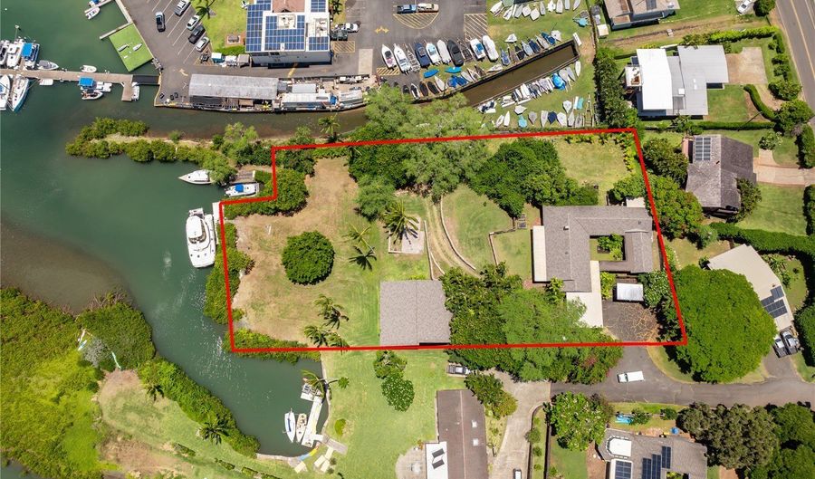 44-519 Kaneohe Bay Dr, Kaneohe, HI 96744 - 6 Beds, 6 Bath