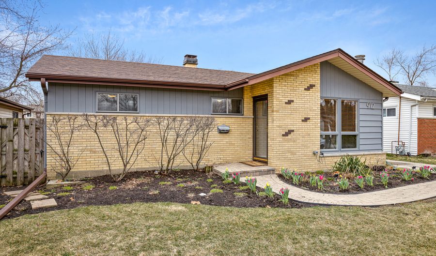 912 N Craig Pl, Addison, IL 60101 - 3 Beds, 1 Bath