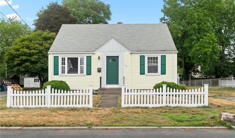 32 Rosemere Dr, East Providence, RI 02914 - 2 Beds, 1 Bath