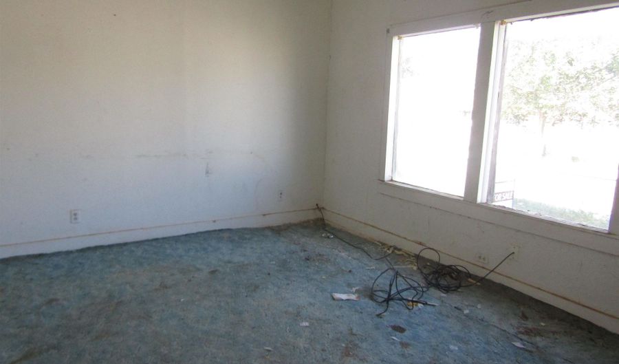 404 S Tenth St, Artesia, NM 88210 - 2 Beds, 0 Bath