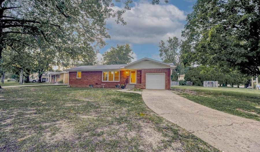 232 Greenway Rd, Arkansas City, KS 67005 - 3 Beds, 2 Bath