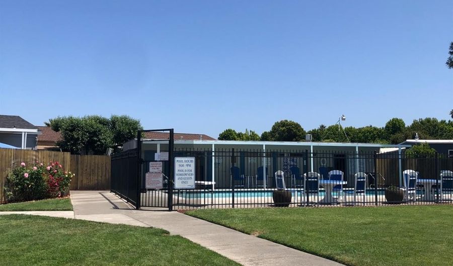 171 Leisure Park Cir, Santa Rosa, CA 95401 - 3 Beds, 2 Bath