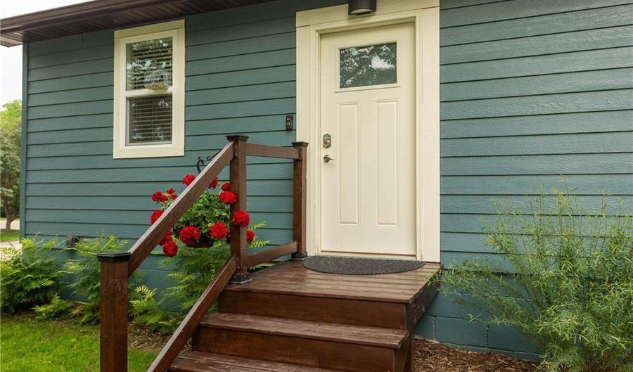 202 N Park St, Alexandria, MN 56308 - 3 Beds, 2 Bath