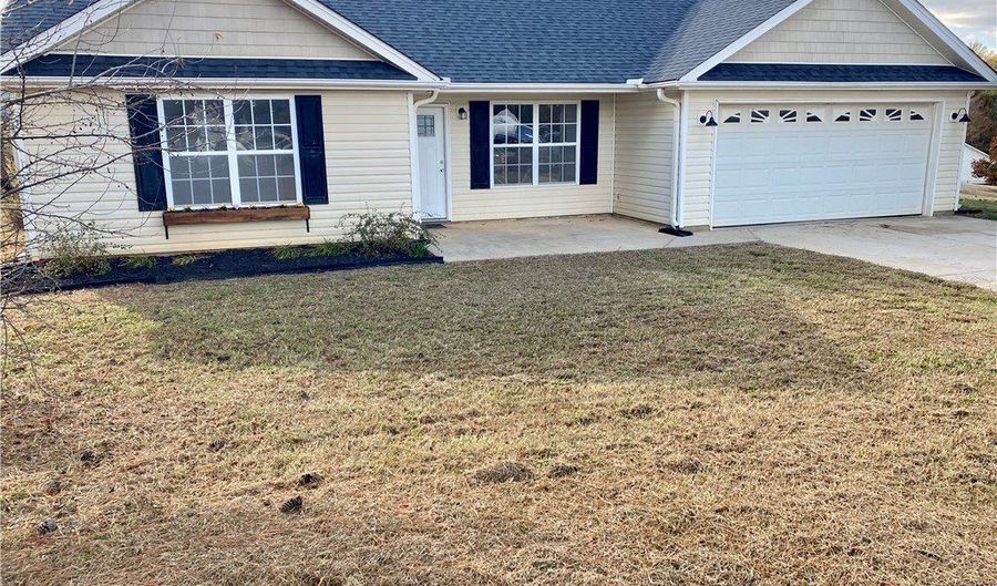 2 Sturbridge Ct, Belton, SC 29627 - 4 Beds, 2 Bath