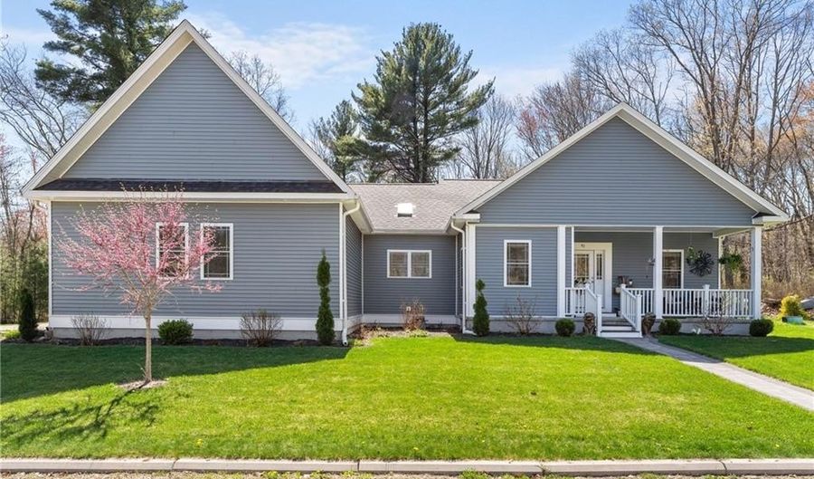 40 Lloyd Bowen Ct, Glocester, RI 02814 - 3 Beds, 3 Bath