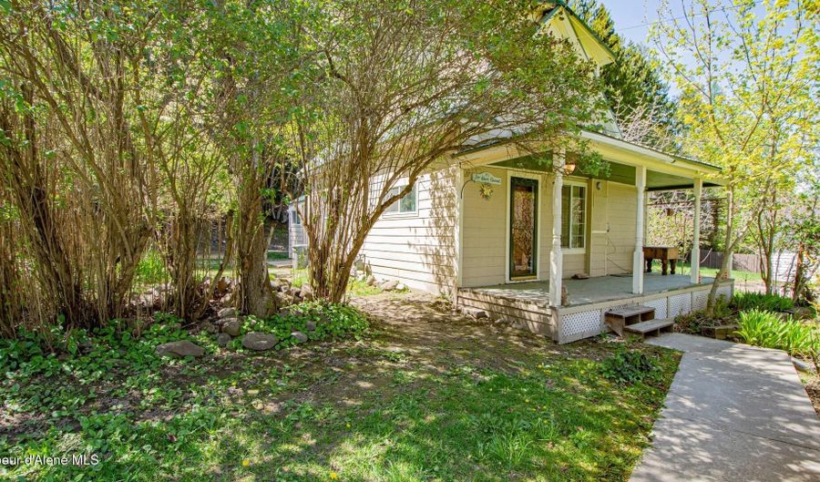6962 Oak St, Bonners Ferry, ID 83805 - 3 Beds, 1 Bath